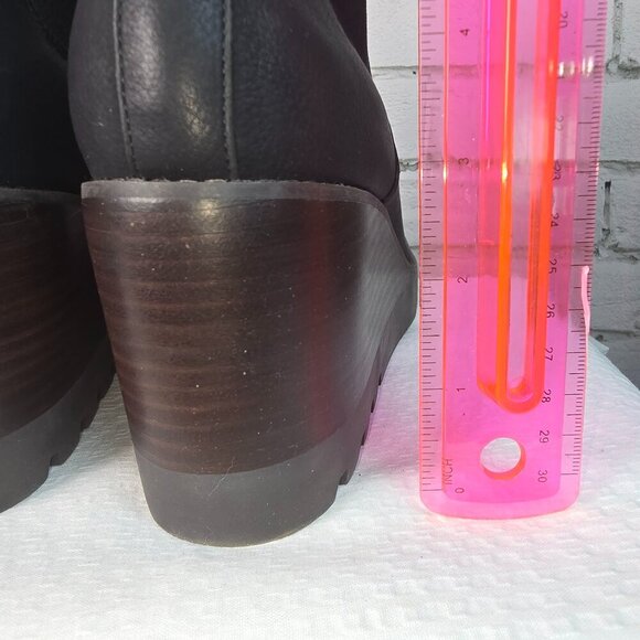 CROWN VINTAGE BLACK ANKLE BOOT STACKED HEEL WOMENS SIZE 9 EUC - Picture 2 of 9